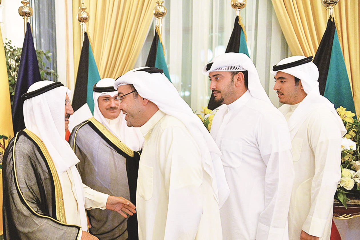 الأمير يتلقى التهنئة من يوسف المرزوق