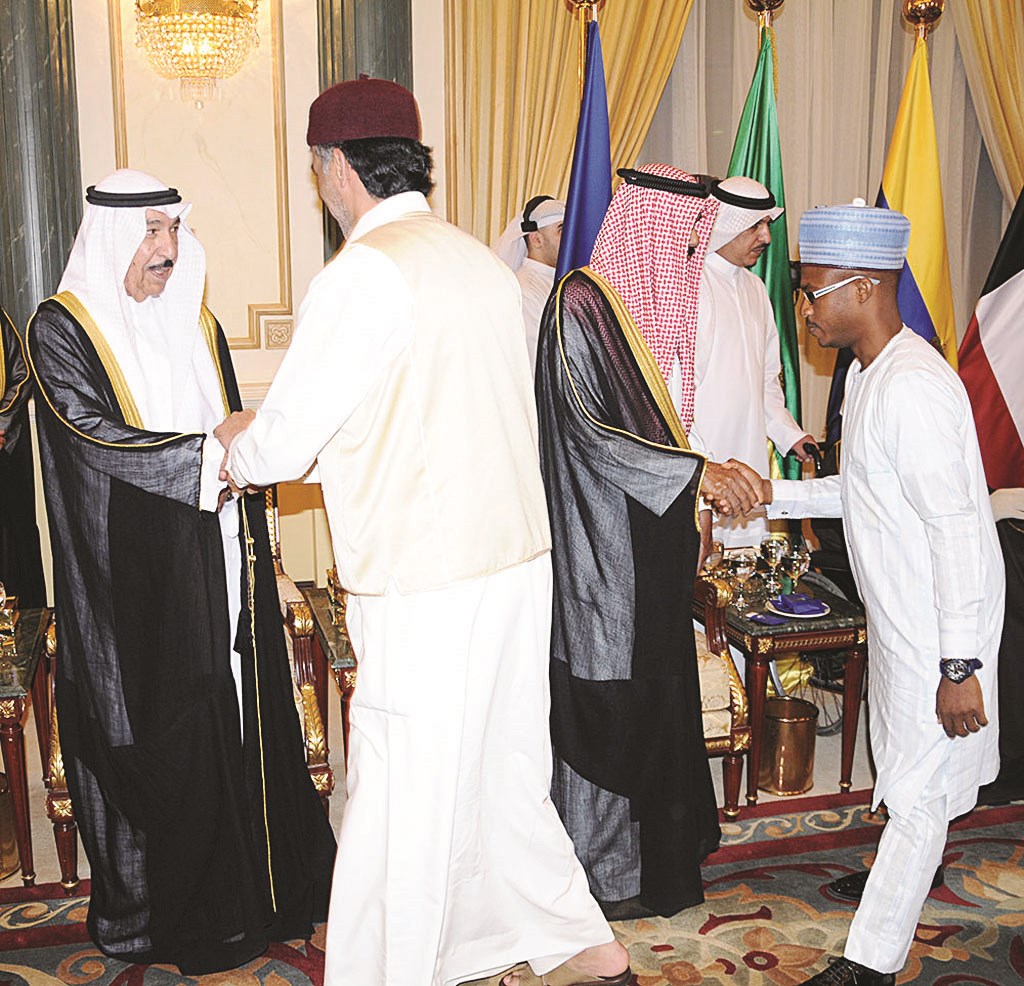 ولي العهد وجابر العبدالله يتلقيان تهاني سفراء