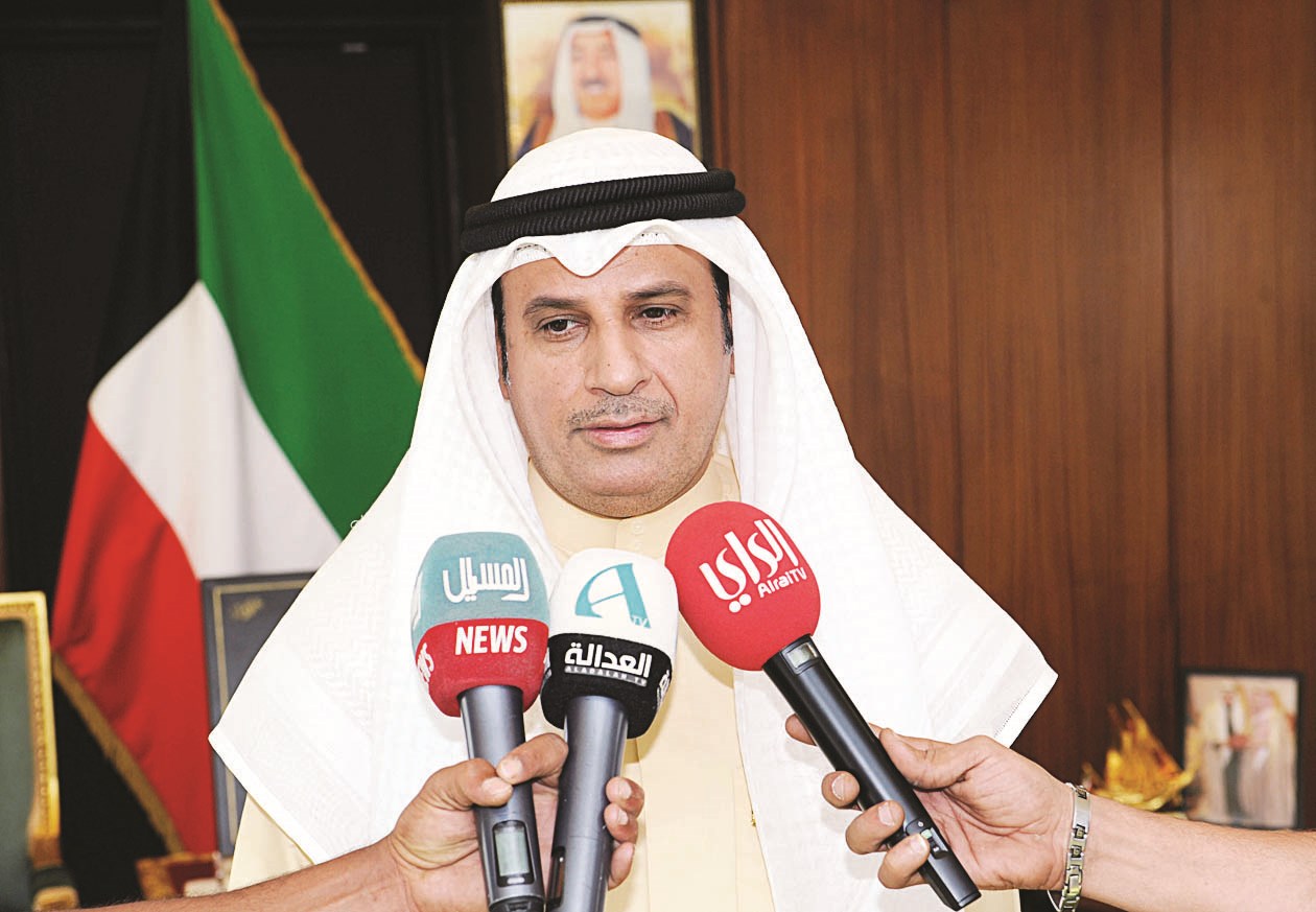 u0627u0644u0639u0632u0628 u0645u062au062du062fu062bu0627 u0625u0644u0649 u0648u0633u0627u0626u0644 u0627u0644u0625u0639u0644u0627u0645  (u062au0635u0648u064au0631 u0637u0627u0631u0642 u0639u0632u0627u0644u062fu064au0646)