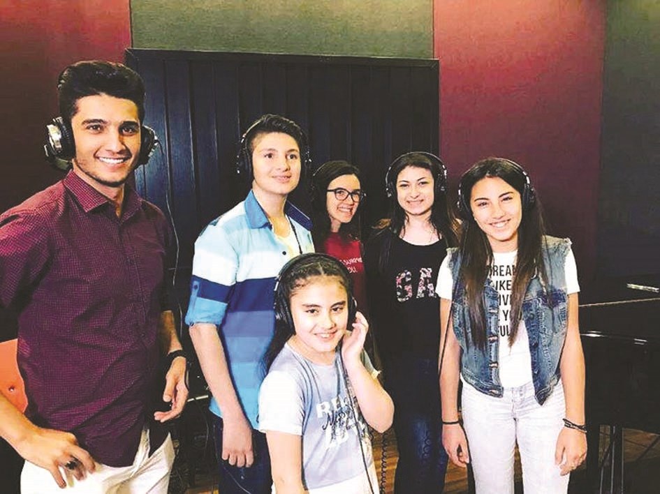 عساف مع نجوم «The Voice Kids» في الاستوديو