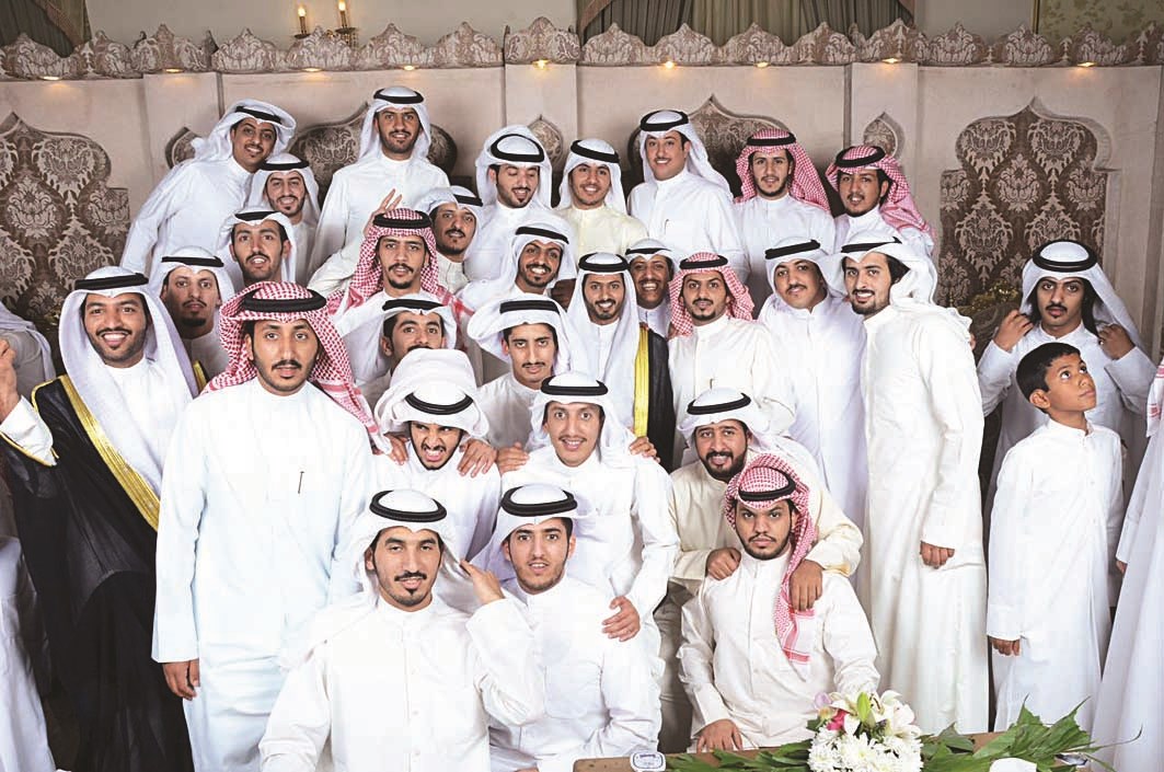 المعرس مع أصدقائه