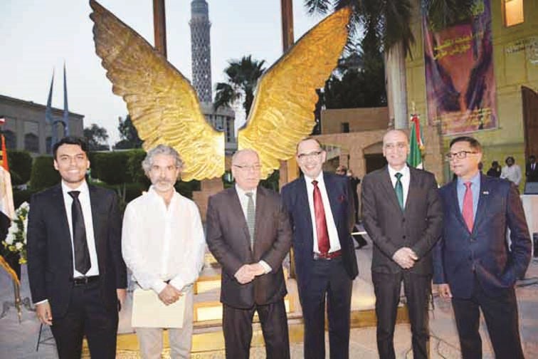 u0645u0633u0624u0648u0644u0648u0646 u0645u0635u0631u064au0648u0646 u0648u0645u0643u0633u064au0643u064au0648u0646 u0623u0645u0627u0645 u062au0645u062bu0627u0644 u00abu0623u062cu0646u062du0629 u0627u0644u0645u0643u0633u064au0643u00bb u0641u064a u0627u0644u0642u0627u0647u0631u0629