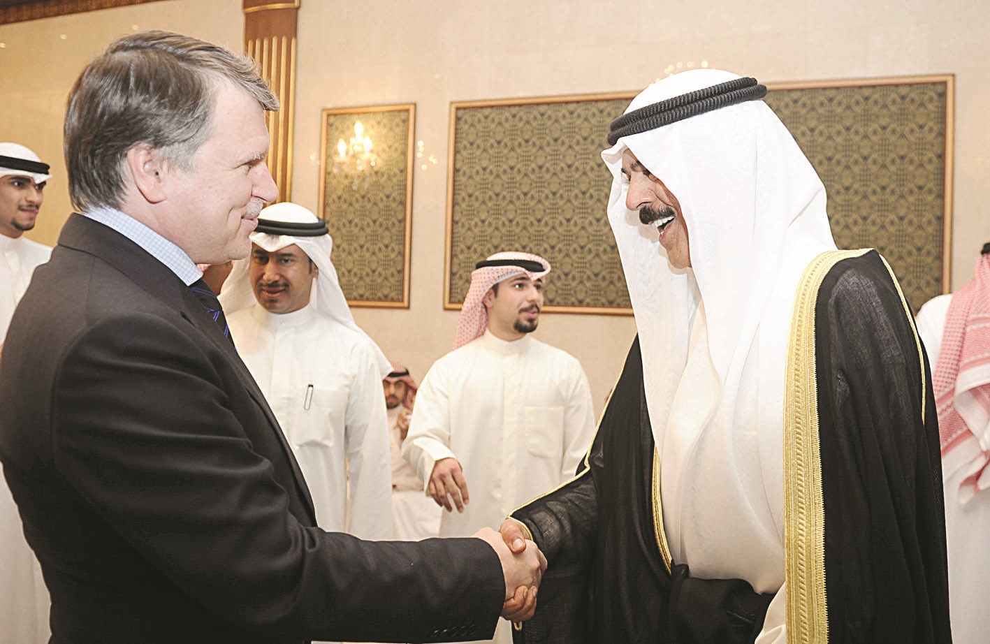 السفير الروسي مهنئاً