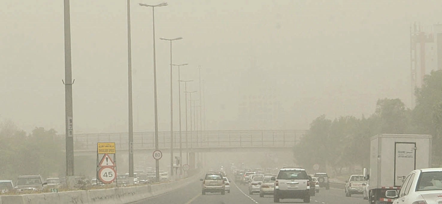 الغبار حجب الرؤية على الطرق