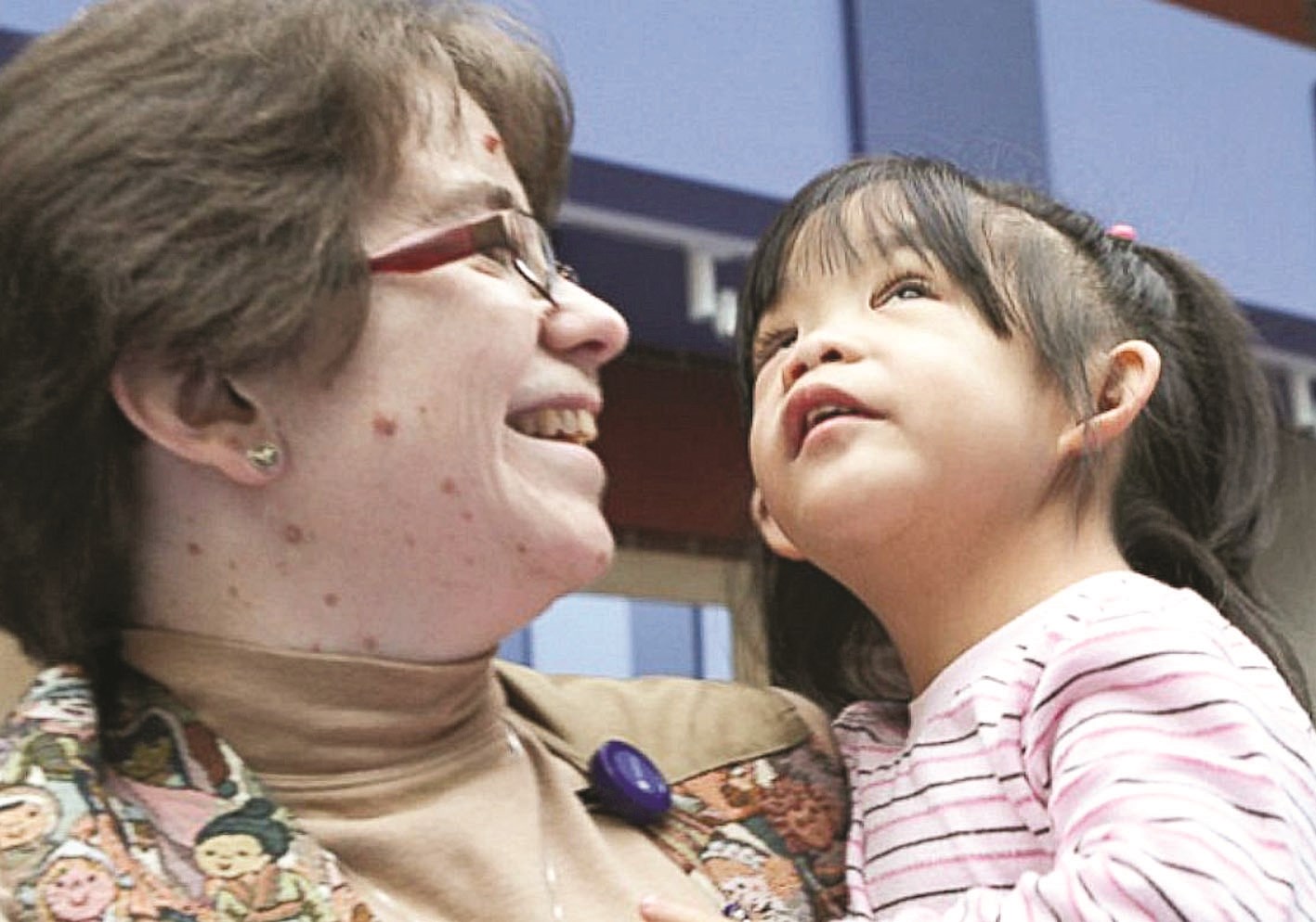 u0623u0645 u062au062fu0627u0639u0628 u0637u0641u0644u062au0647u0627 u0627u0644u0645u0635u0627u0628u0629 u0628u0645u062au0644u0627u0632u0645u0629 u062au064au0631u0646u0631