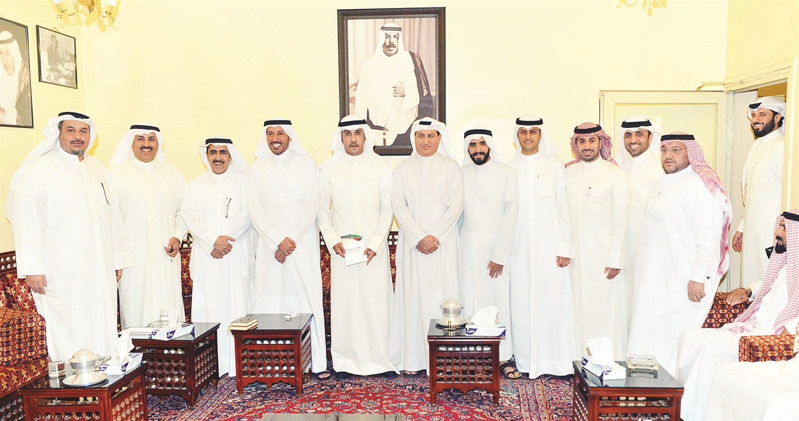 u0627u0644u0641u0643u0631 u0645u062au0648u0633u0637u0627u064b u0623u0628u0646u0627u0621 u0627u0644u0644u0627u0641u064a u0648u0628u0639u0636 u0627u0644u062du0636u0648u0631