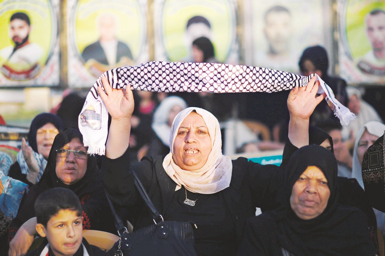 u0648u0642u0641u0629 u062au0636u0627u0645u0646u064au0629 u0641u064a u063au0632u0629 u0645u0639 u0627u0644u0633u062cu0646u0627u0621 u0627u0644u0645u0636u0631u0628u064au0646 u0639u0646 u0627u0644u0637u0639u0627u0645 u0641u064a u0627u0644u0633u062cu0648u0646 u0627u0644u0627u0633u0631u0627u0626u064au0644u064au0629  (u0627 u0641 u0628)