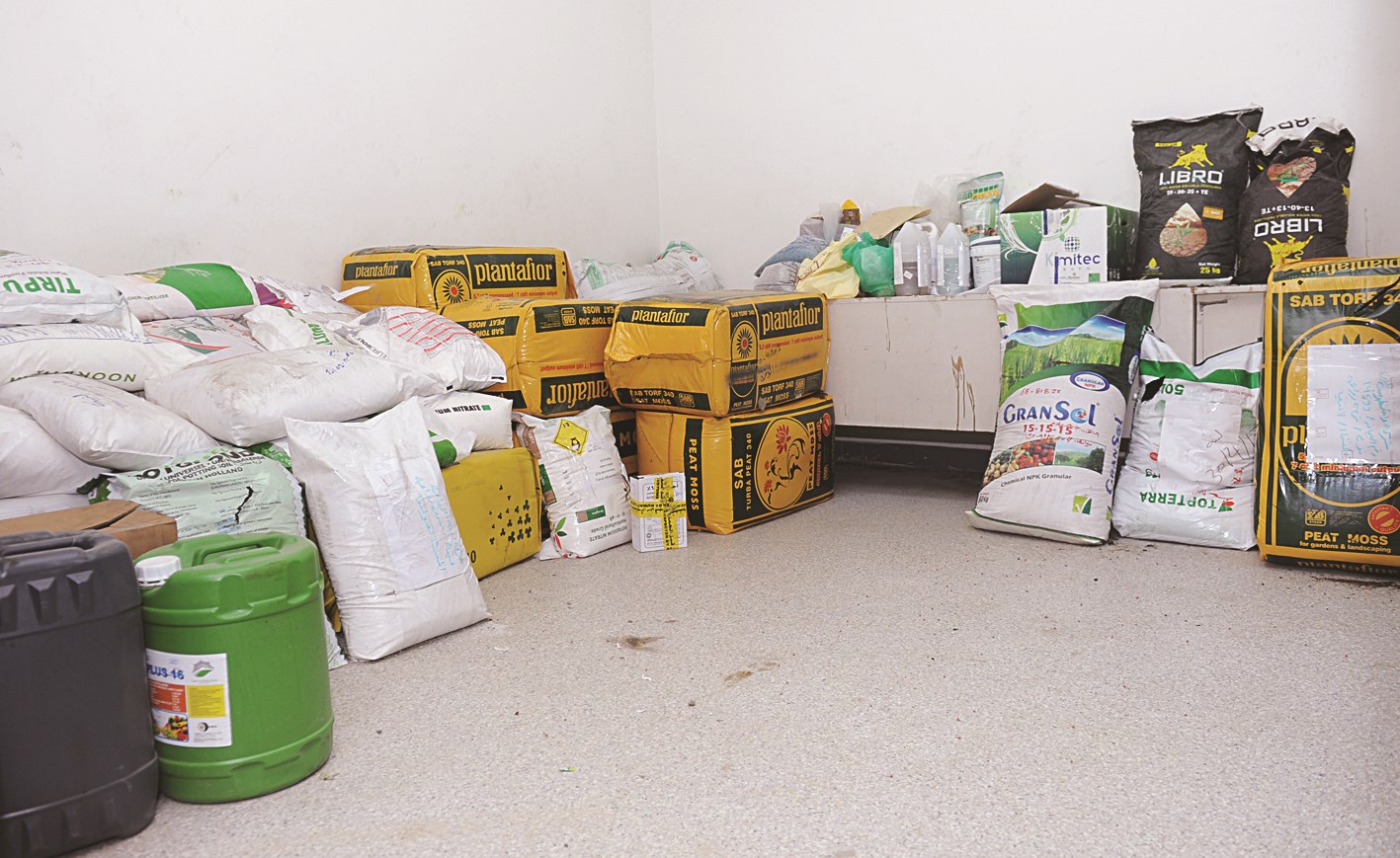 u0623u0633u0645u062fu0629 u0648u0645u0648u0627u062f u0639u0636u0648u064au0629 u0641u064a u0642u0633u0645 u0628u062du0648u062b u0627u0644u062au0631u0628u0629 u0648u0627u0644u0645u064au0627u0647 u0628u0647u064au0626u0629 u0627u0644u0632u0631u0627u0639u0629