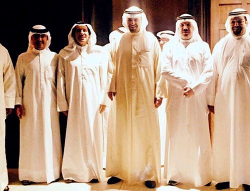 u0623u0646u0633 u0627u0644u0635u0627u0644u062d u064au062au0648u0633u0637 u0639u0632u0627u0645 u0627u0644u0635u0628u0627u062d u0648u0623u0639u0636u0627u0621 u0627u0644u0633u0641u0627u0631u0629 u0639u0644u0649 u0647u0627u0645u0634 u0627u062cu062au0645u0627u0639 u0644u062cu0646u0629 u0627u0644u062au0639u0627u0648u0646 u0627u0644u0627u0642u062au0635u0627u062fu064a u0627u0644u062eu0644u064au062cu064a