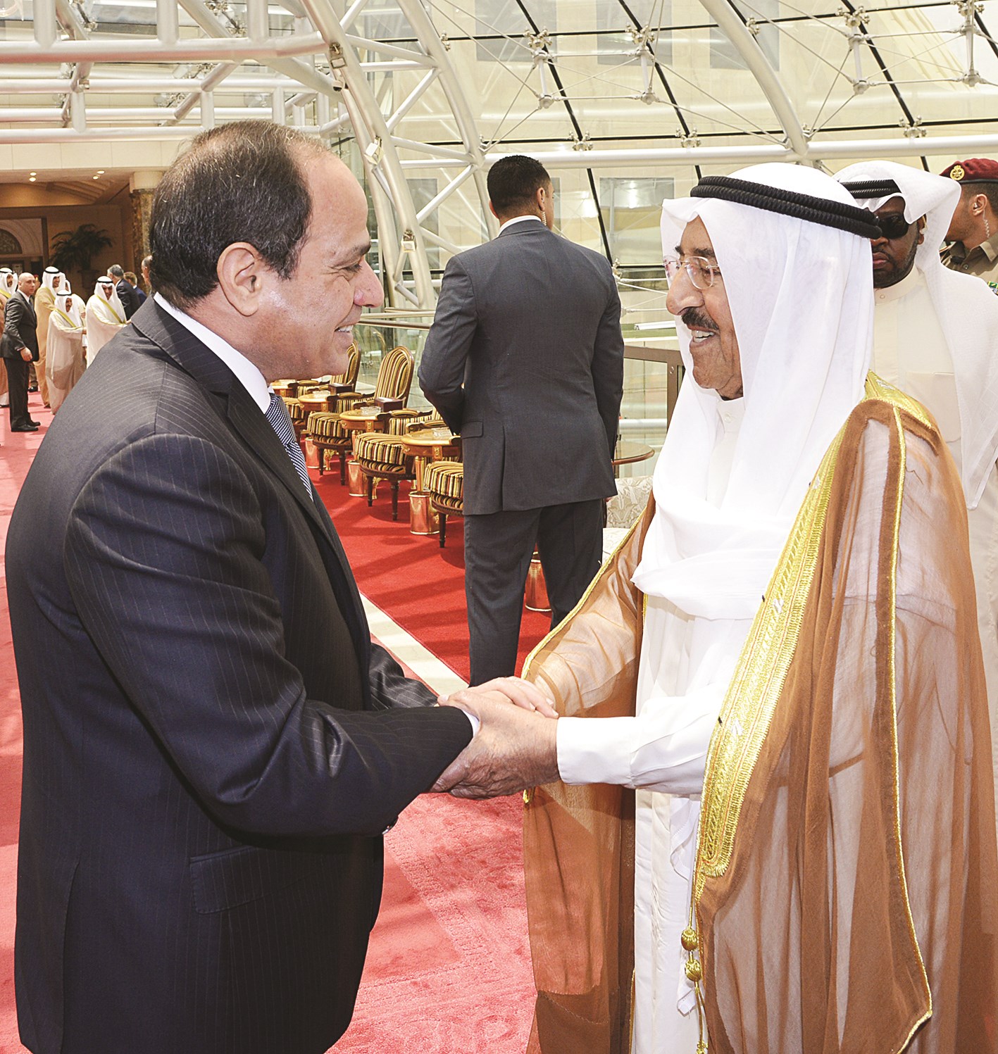 سمو الأمير مودعاً السيسي