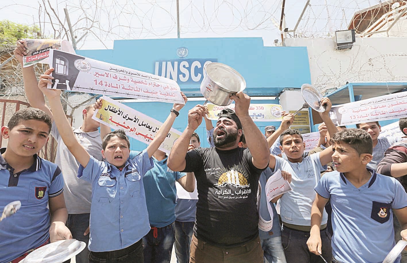 u0641u0644u0633u0637u064au0646u064au0648u0646 u064au0634u0627u0631u0643u0648u0646 u0641u064a u0627u062du062au062cu0627u062c u0628u0642u0637u0627u0639 u063au0632u0629 u0644u062fu0639u0645 u0627u0644u0623u0633u0631u0649 u0627u0644u0645u0636u0631u0628u064au0646 u0641u064a u0633u062cu0648u0646 u0627u0633u0631u0627u0626u064au0644   (u0631u0648u064au062au0631u0632)