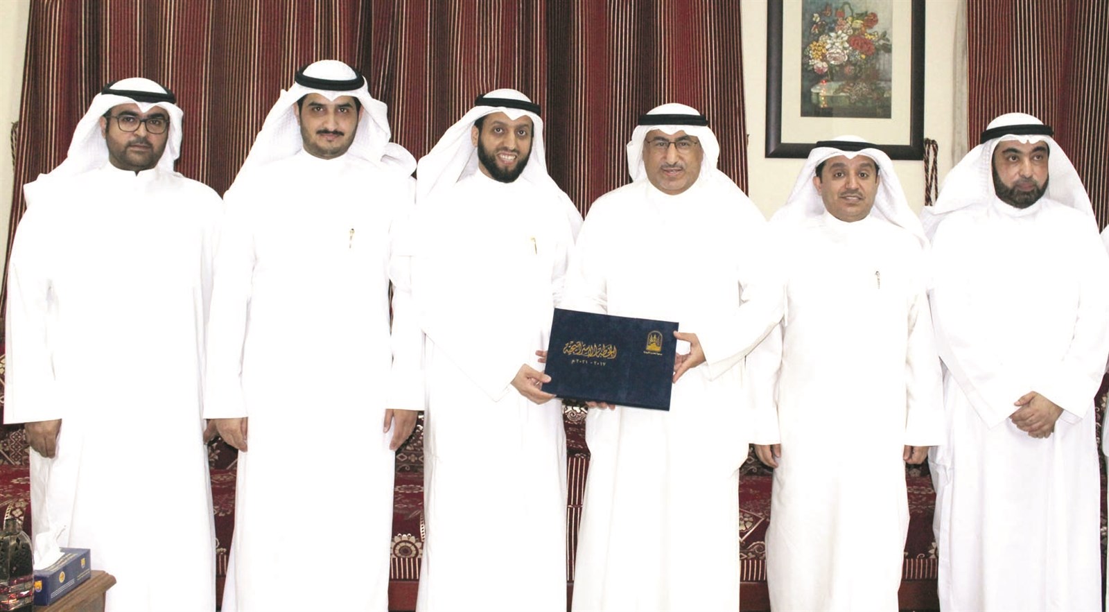 u062fu0631u0639 u062au0643u0631u064au0645u064au0629 u0645u0646 u062cu0645u0639u064au0629 u0627u0644u0645u0639u0644u0645u064au0646 u0644u0644u0641u0627u0631u0633 b(u062au0635u0648u064au0631 u0643u0631u0645 u0630u064au0627u0628)