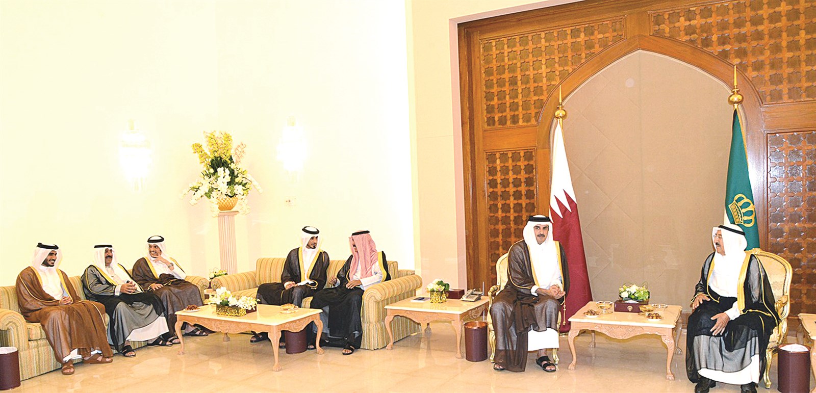 صاحب السمو وأمير قطر وولي العهد وجاسم بن حمد ومحمد بن عبدالرحمن وخالد بن خليفة ومحمد بن حمد