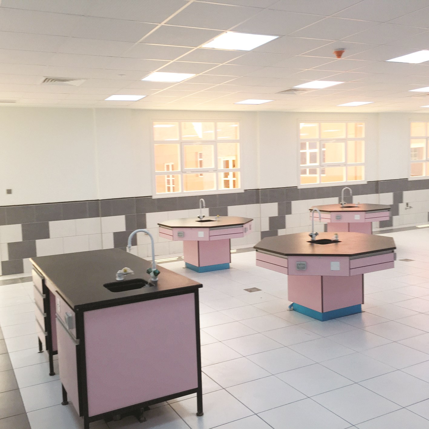 u0645u062eu062au0628u0631 u0641u064a u0625u062du062fu0649 u0627u0644u0645u062fu0627u0631u0633 u0627u0644u062cu062fu064au062fu0629