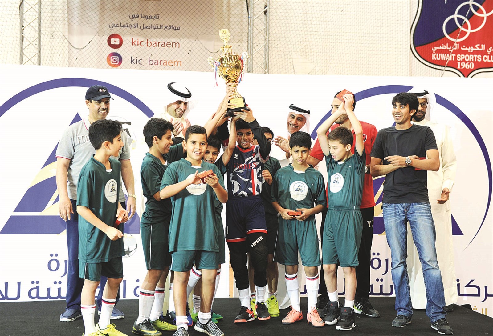 ... وتتويج فريق الشهيد فايق عبدالجليل بكأس المركز الثاني