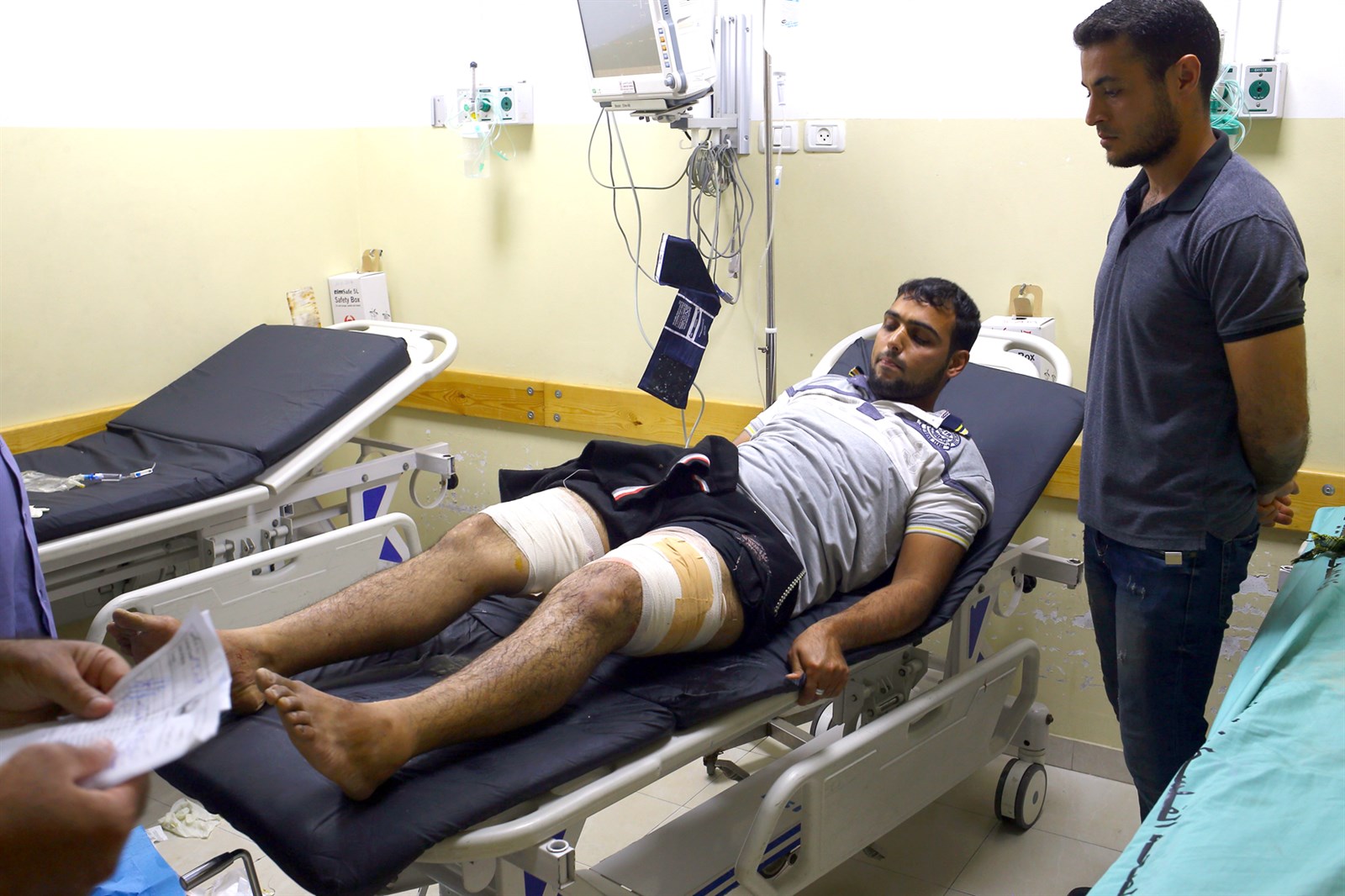 u0641u0644u0633u0637u064au0646u064a u064au062au0644u0642u0649 u0627u0644u0639u0644u0627u062c u0641u064a u0627u0644u0645u0633u062au0634u0641u0649 u0625u062bu0631 u0625u0635u0627u0628u062au0647 u0641u064a u0627u0634u062au0628u0627u0643u0627u062a u0645u0639 u062cu0646u0648u062f u0625u0633u0631u0627u0626u064au0644u064au064au0646 u0639u0644u0649 u0627u0644u062du062fu0648u062f u0645u0639 u063au0632u0629 (u0627 u0641 u0628)