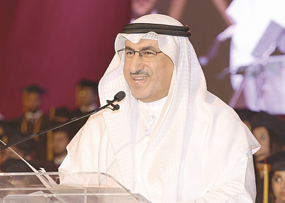 الفارس متحدثاً في الحفل