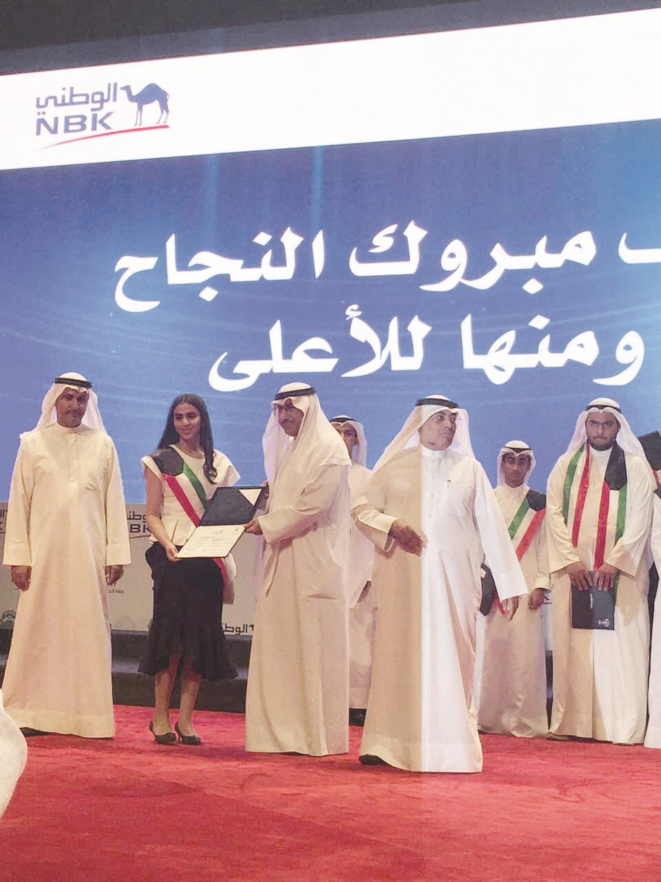 فاطمة الشبيب تتسلم شهادة تكريم