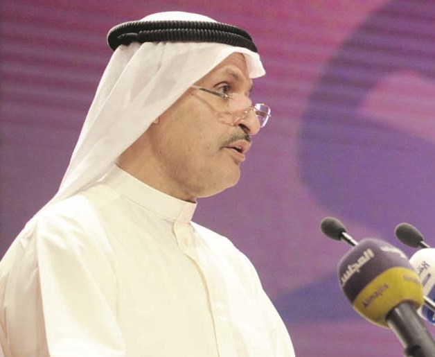 الصقر ملقيا كلمته