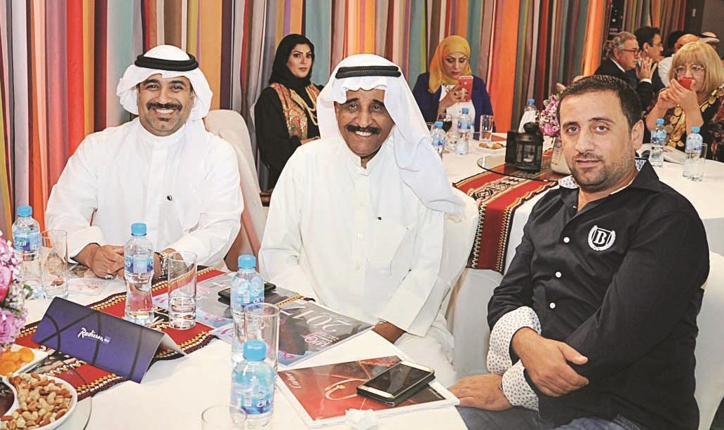 محمد جابر يتوسط خالد أمين ومنير الزعبي