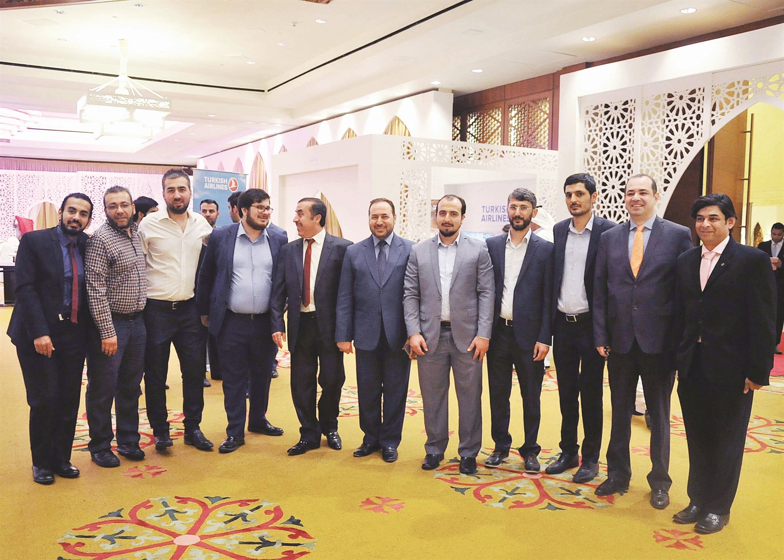 مسؤولو الشركة في لقطة جماعية (تصوير نور هنداوي)