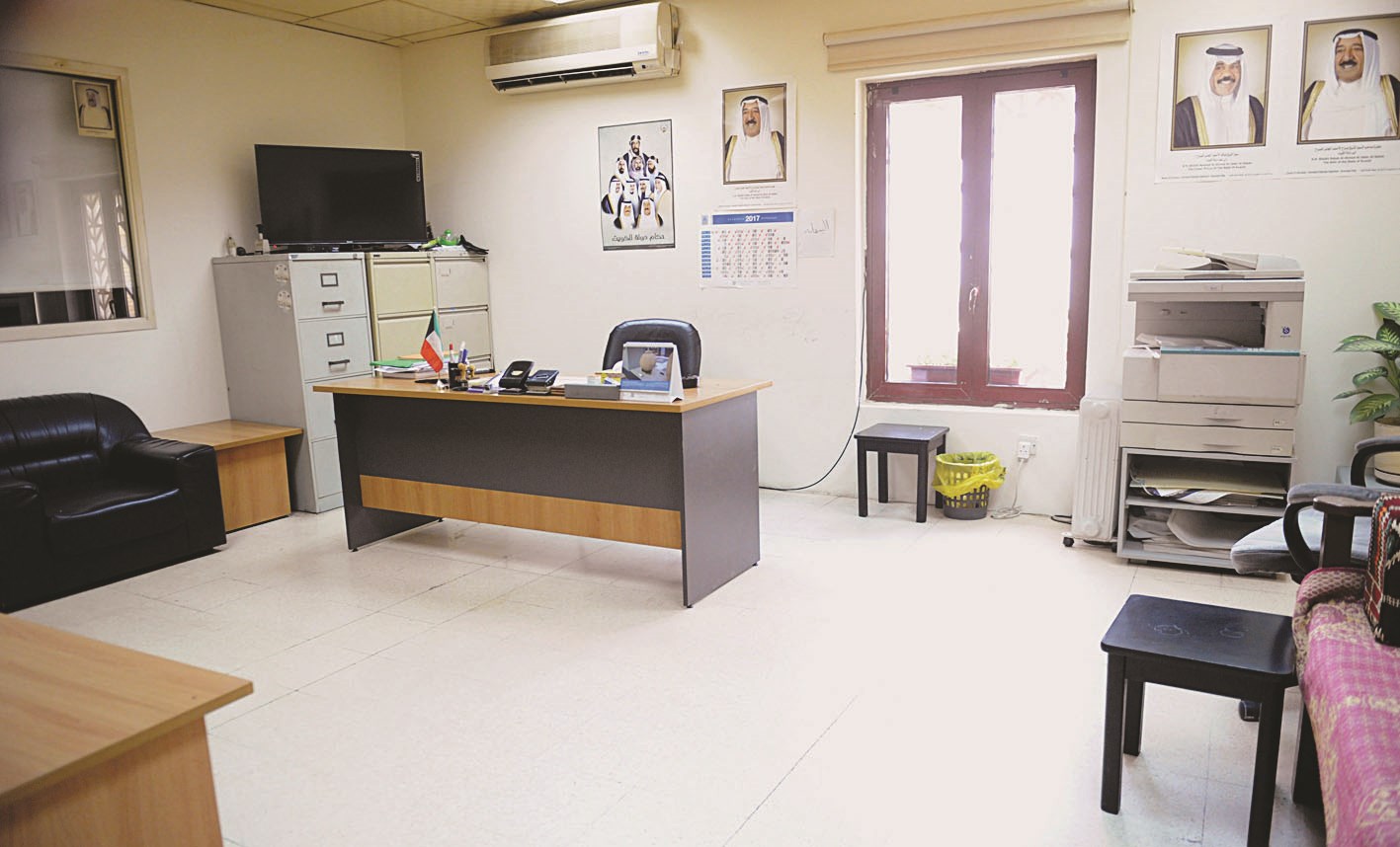 مكاتب مسؤولي البلدية خالية تماماً