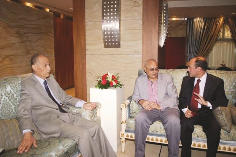 الزميل محمد السنباطي بين شارل فؤاد وعبدالرحمن رشاد