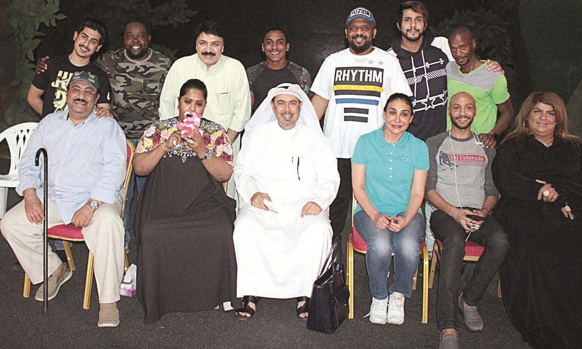 نجوم المسرحية في المؤتمر الصحافي