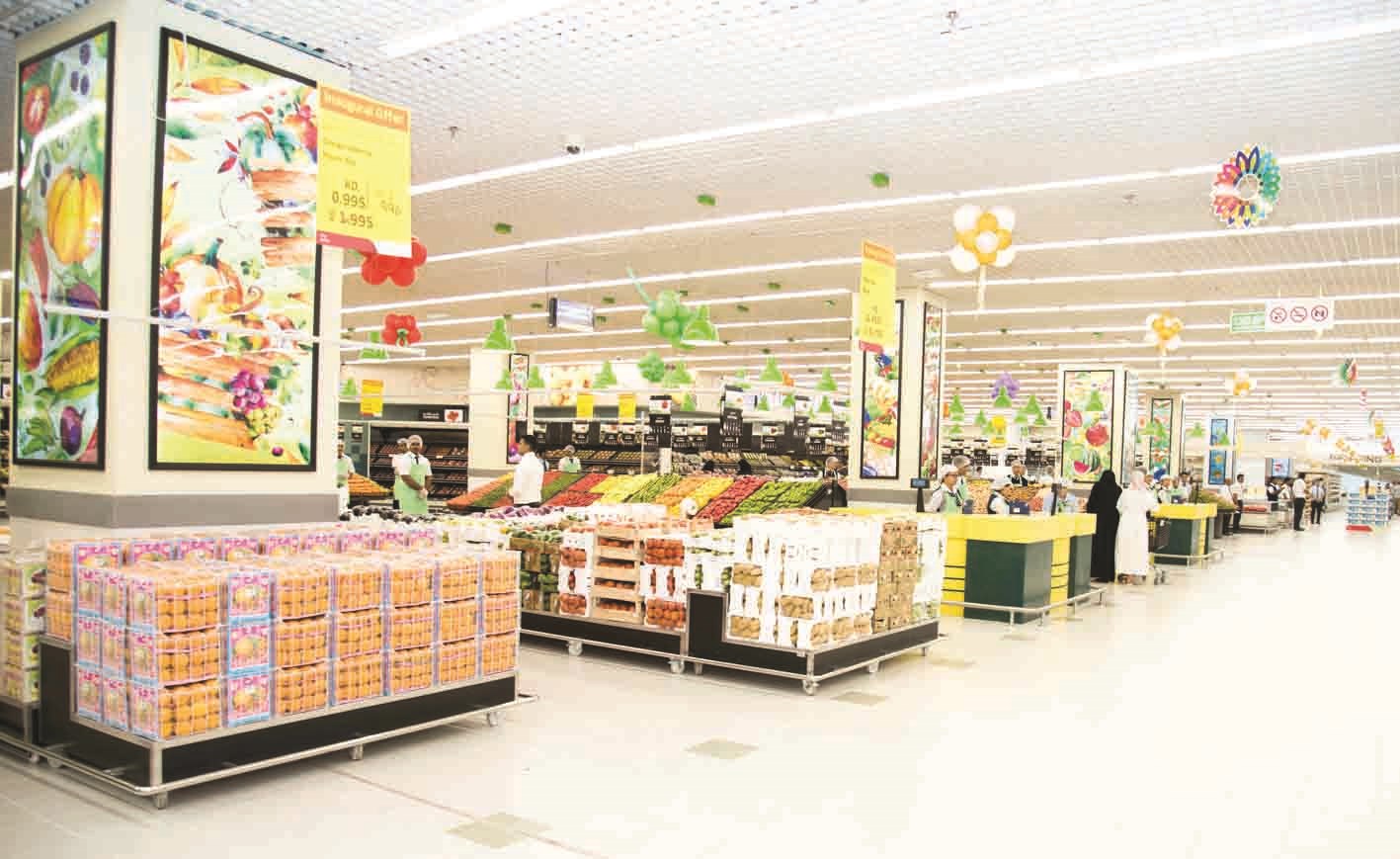منتجات غذائية متنوعة ومساحات واسعة للتسوّق