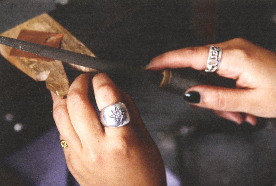 ... وصياغة الأحجار الكريمة