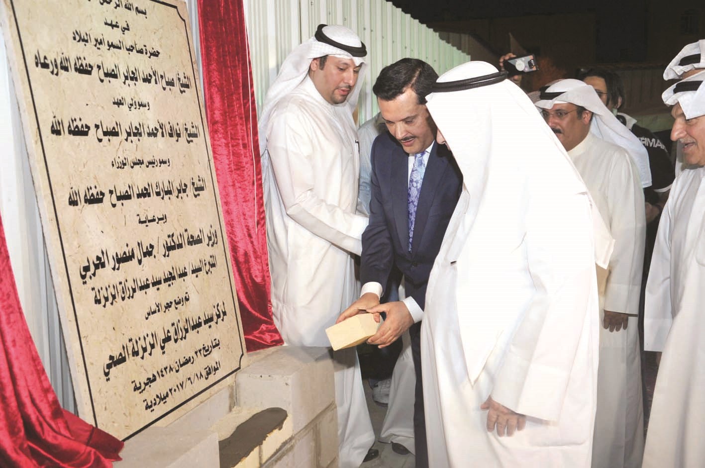 u0627u0644u062du0631u0628u064a u064au0636u0639 u0627u0644u062du062cu0631 u0627u0644u0623u0633u0627u0633 u0644u0644u0645u0634u0631u0648u0639 u0628u0639u062f u0625u0632u0627u062du0629 u0627u0644u0633u062au0627u0631u0629 u0639u0646 u0627u0644u0644u0648u062du0629 u0627u0644u062au0630u0643u0627u0631u064au0629 (u062au0635u0648u064au0631 u0646u0648u0631 u0647u0646u062fu0627u0648u064a)