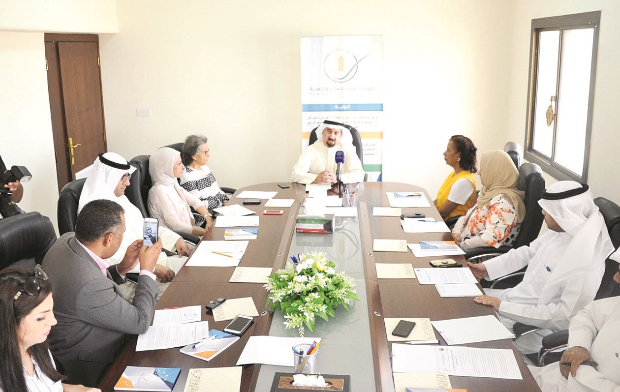 u0639u064au0633u0649 u0627u0644u0643u0646u062fu0631u064a u0645u062au062du062fu062bu0627u064b u0641u064a u0627u0644u0645u0624u062au0645u0631 u0627u0644u0635u062du0627u0641u064a (u062au0635u0648u064au0631 u0646u0648u0631 u0647u0646u062fu0627u0648u064a)