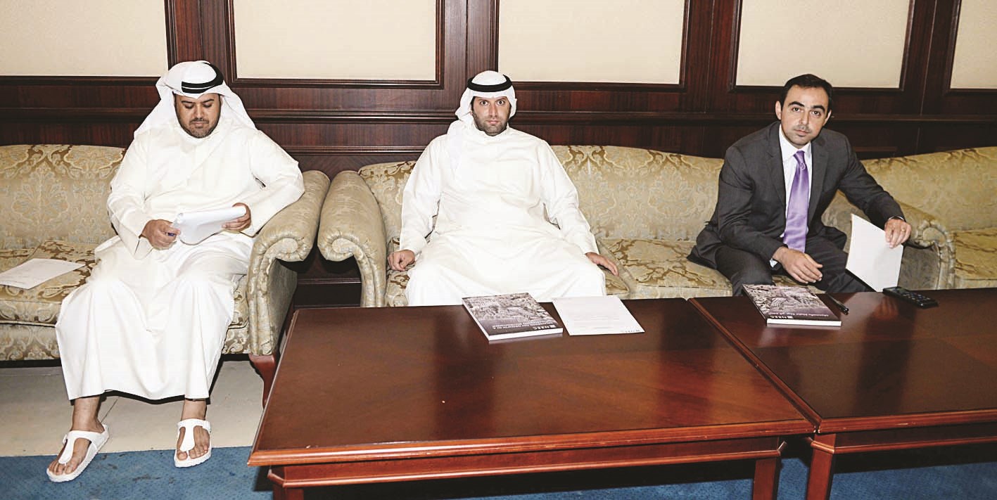 u0645u0633u0624u0648u0644u0648 u0627u0644u0634u0631u0643u0629 u062eu0644u0627u0644 u0642u0631u0627u0621u0629 u0627u0644u0628u064au0627u0646b (u062au0635u0648u064au0631 u0632u0643u0631u064au0627 u0639u0637u064au0629)