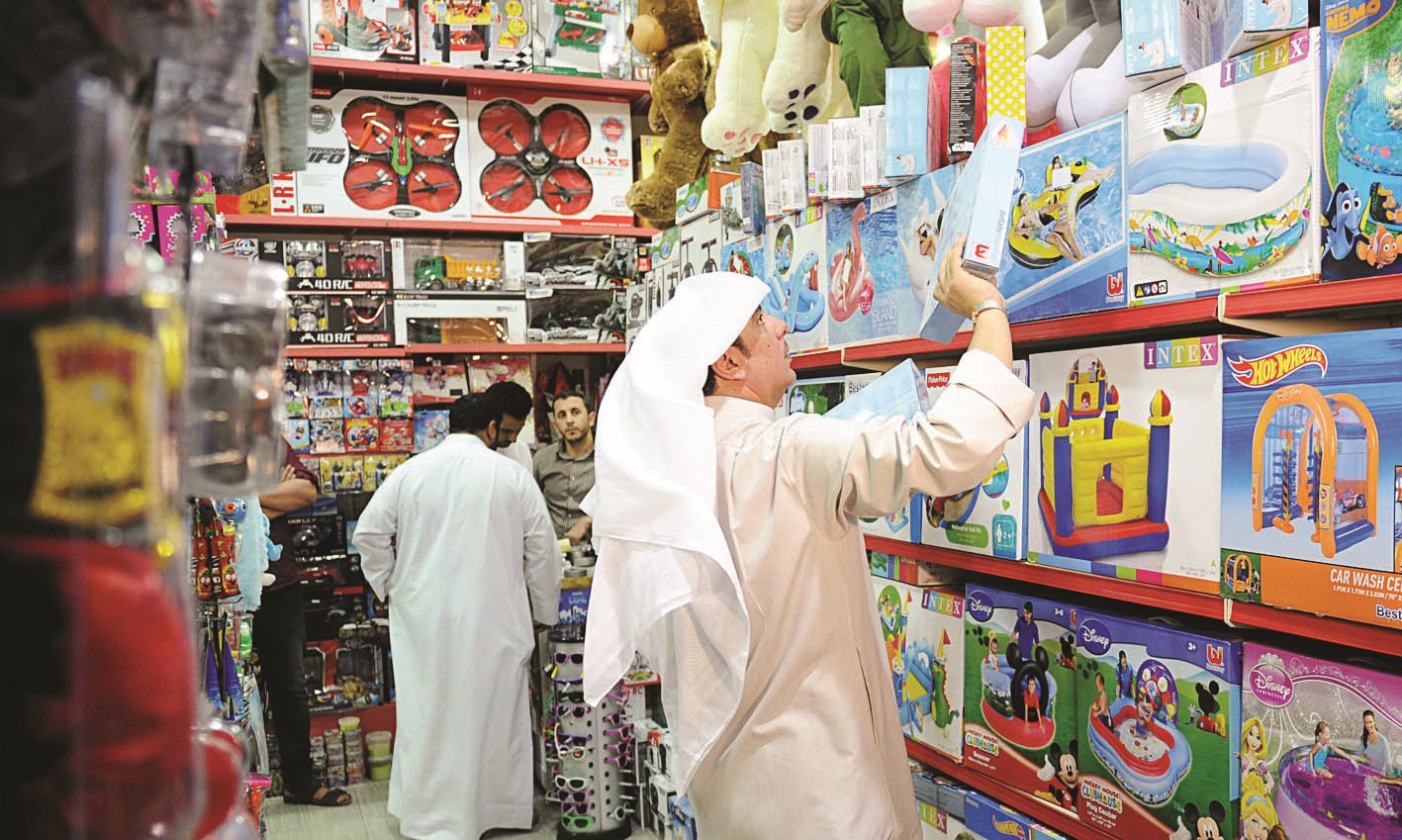 فحص الألعاب المعروضة للتأكد من أسعارها