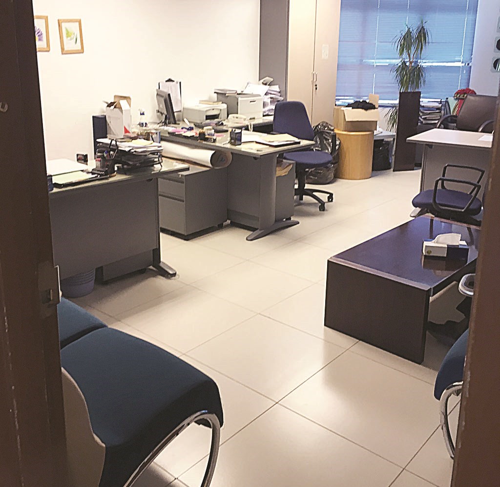 مكاتب من دون موظفيها