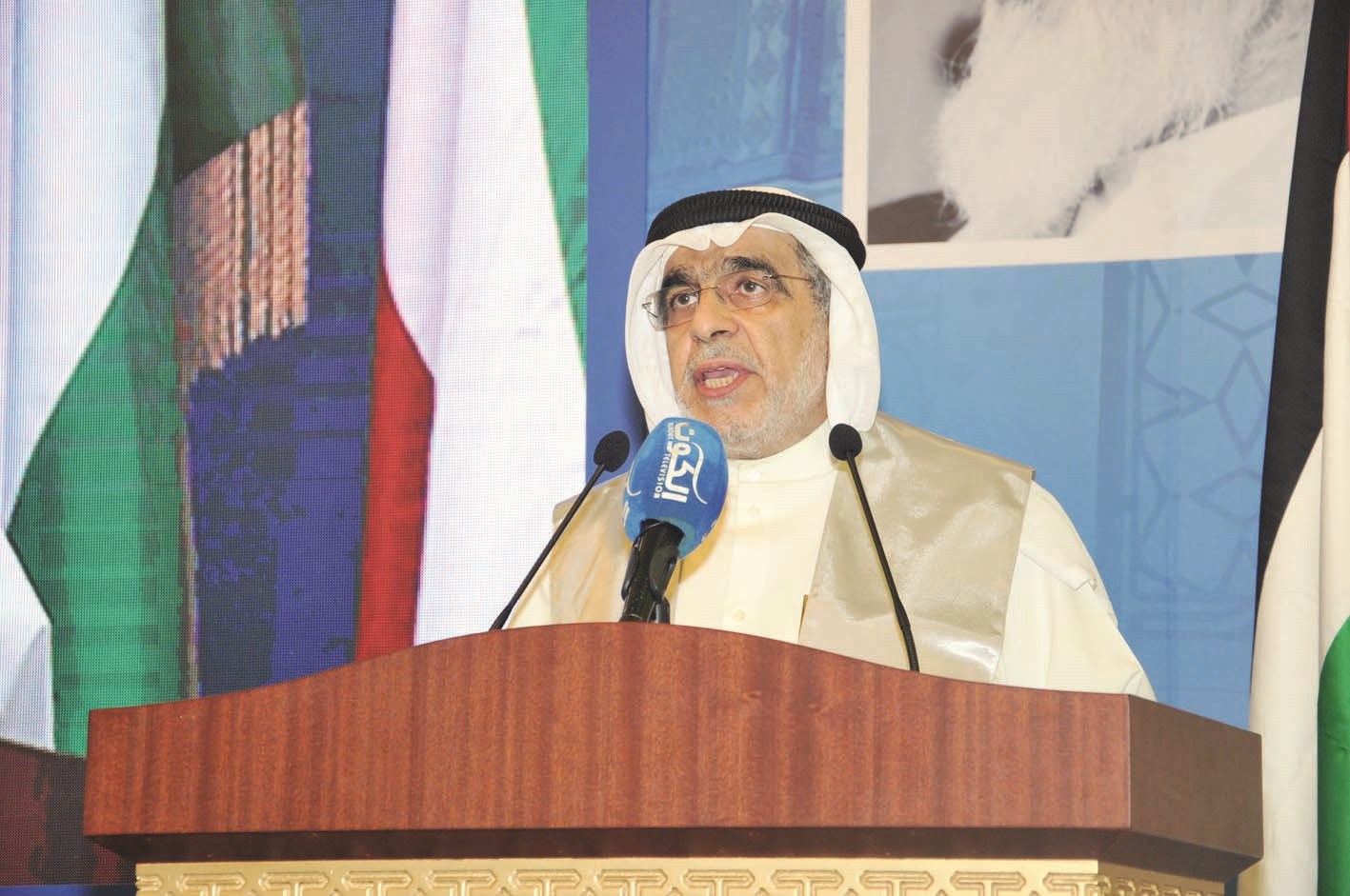 u0639u062fu0646u0627u0646 u0639u0628u062fu0627u0644u0635u0645u062f u064au0644u0642u064a u0643u0644u0645u062au0647     (u062au0635u0648u064au0631 u0646u0648u0631 u0647u0646u062fu0627u0648u064a)