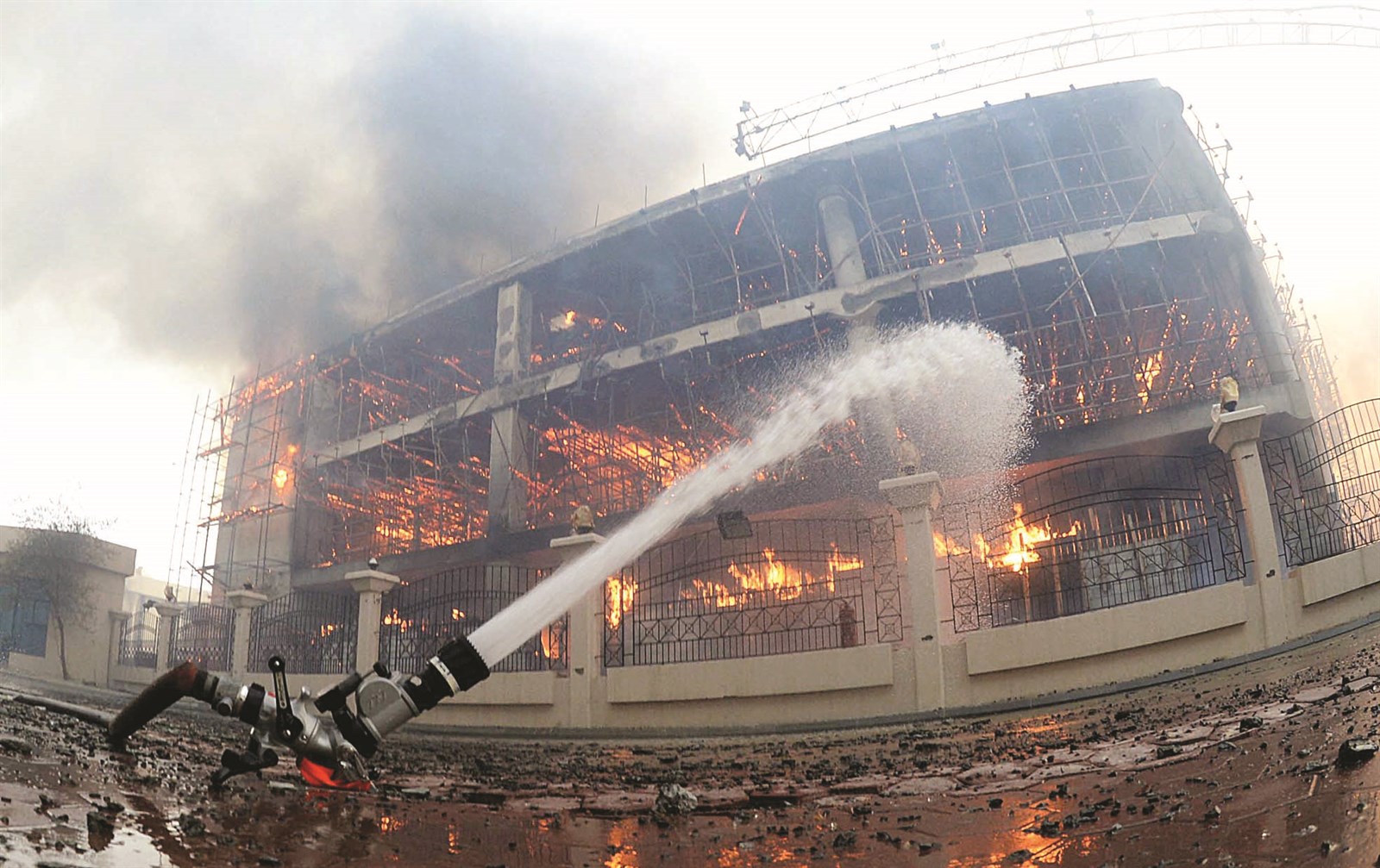 إحدى أدوات الإطفاء لمكافحة النيران