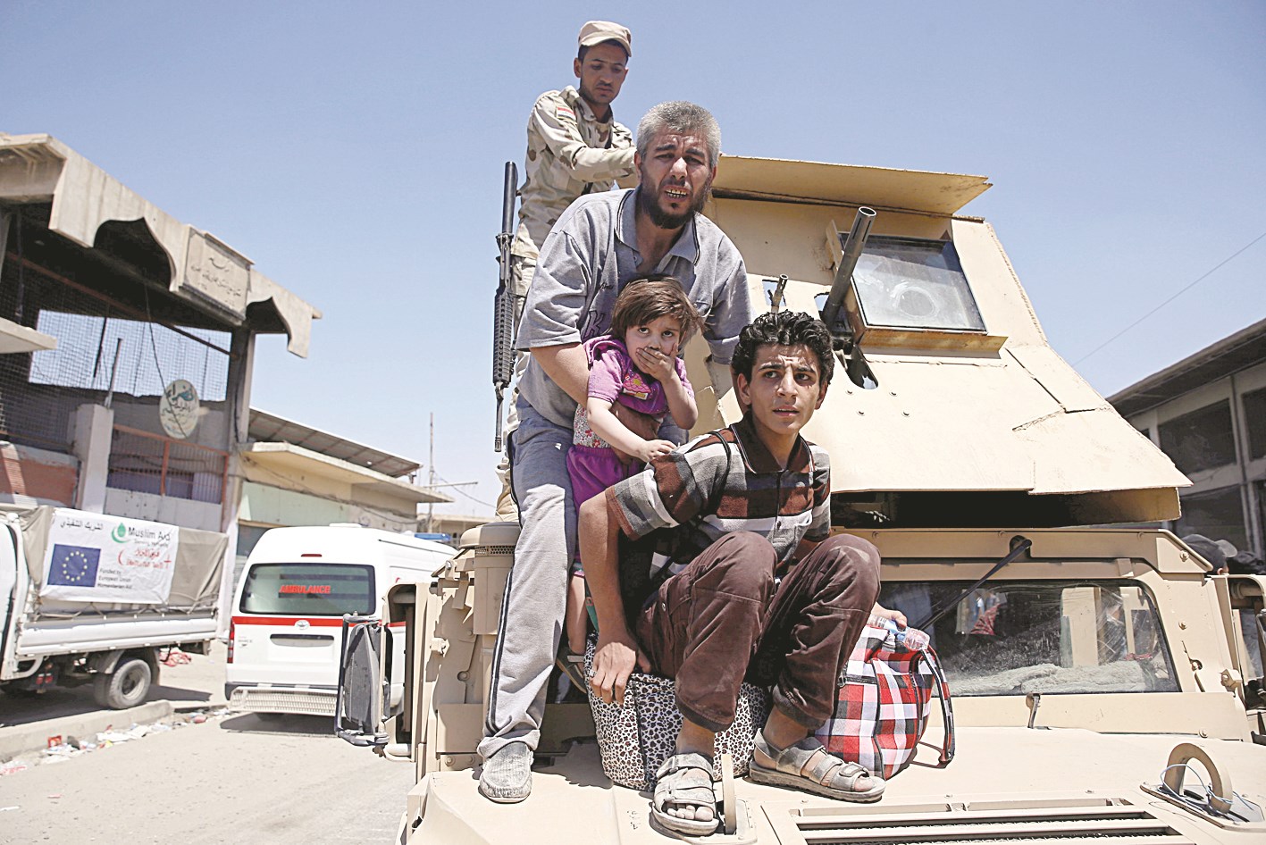 u0645u062fu0646u064au0648u0646 u0639u0631u0627u0642u064au0648u0646 u0639u0644u0649 u0645u0642u062fu0645u0629 u00abu0647u0645u0641u064au00bb u0639u0633u0643u0631u064au0629 u0628u0639u062f u0627u0646u0642u0627u0630u0647u0645 u0641u064a u0645u062fu064au0646u0629 u0627u0644u0645u0648u0635u0644 u0627u0644u0642u062fu064au0645u0629b(u0631u0648u064au062au0631u0632)