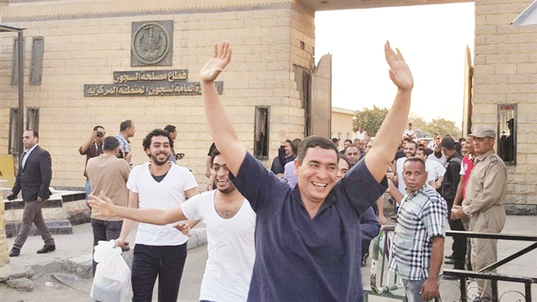 u0633u062cu0646u0627u0621 u062au0645 u0625u0637u0644u0627u0642u0647u0645 u0623u0645u0627u0645 u0633u062cu0646 u0637u0631u0629 u062cu0646u0648u0628 u0627u0644u0642u0627u0647u0631u0629