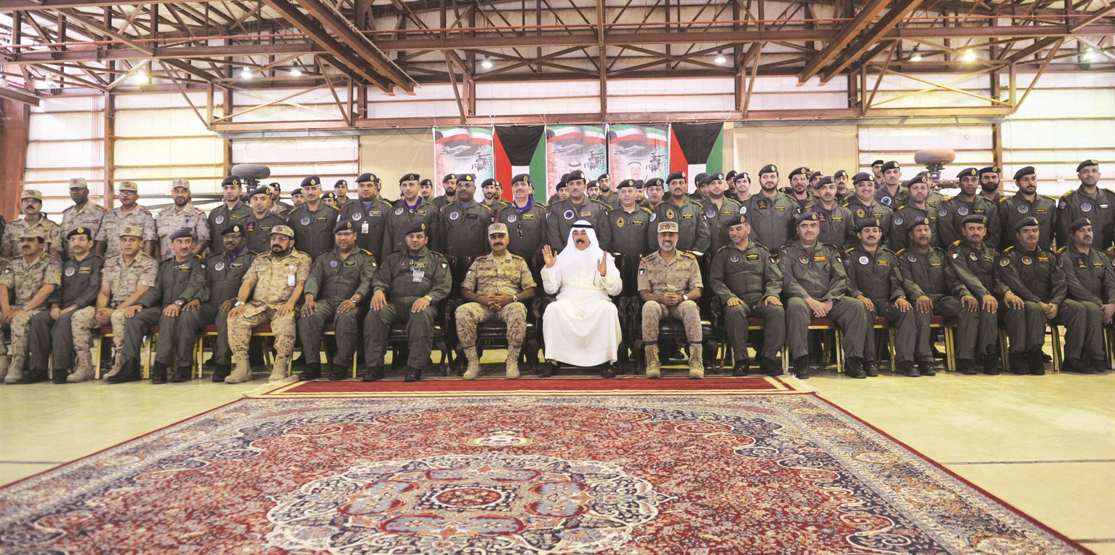 u0627u0644u062eu0627u0644u062f u0648u0642u064au0627u062fu0627u062a u0627u0644u062cu064au0634 u0645u0639 u0623u0641u0631u0627u062f u0642u0627u0639u062fu0629 u0639u0644u064a u0627u0644u0633u0627u0644u0645 u0627u0644u062cu0648u064au0629       (u062au0635u0648u064au0631 u0633u0639u0648u062f u0633u0627u0644u0645)