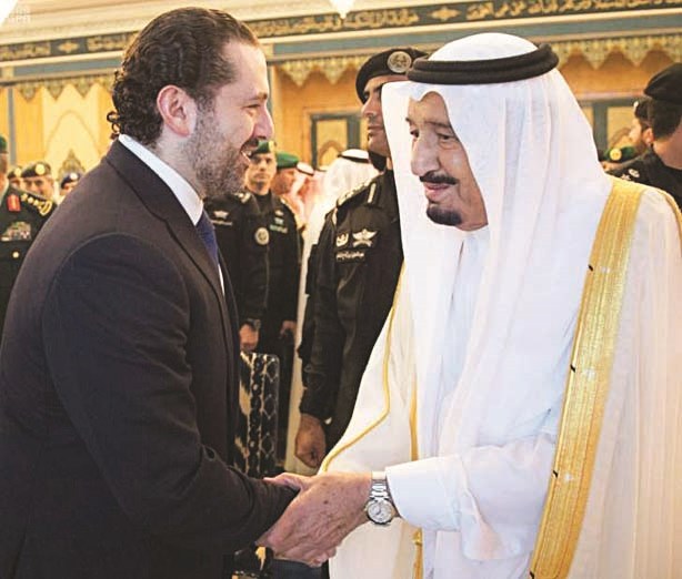 u0627u0644u0645u0644u0643 u0633u0644u0645u0627u0646 u0645u0635u0627u0641u062du0627u064b u0627u0644u062du0631u064au0631u064a u0628u0639u062f u0635u0644u0627u0629 u0627u0644u0639u064au062f