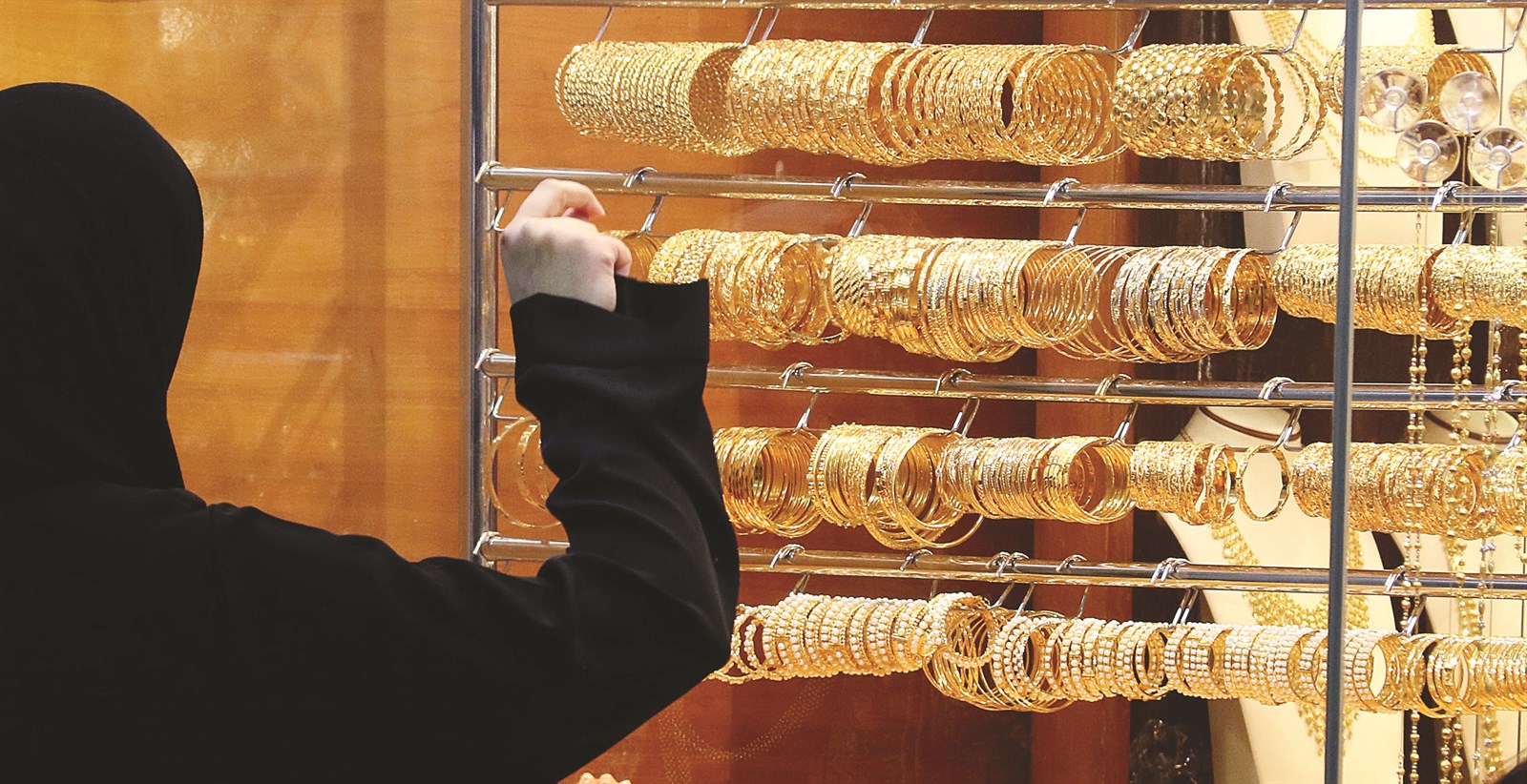 المعدن الأصفر... هدية ترتفع جاذبيتها في الأعياد  (تصوير أسعد عبدالله)