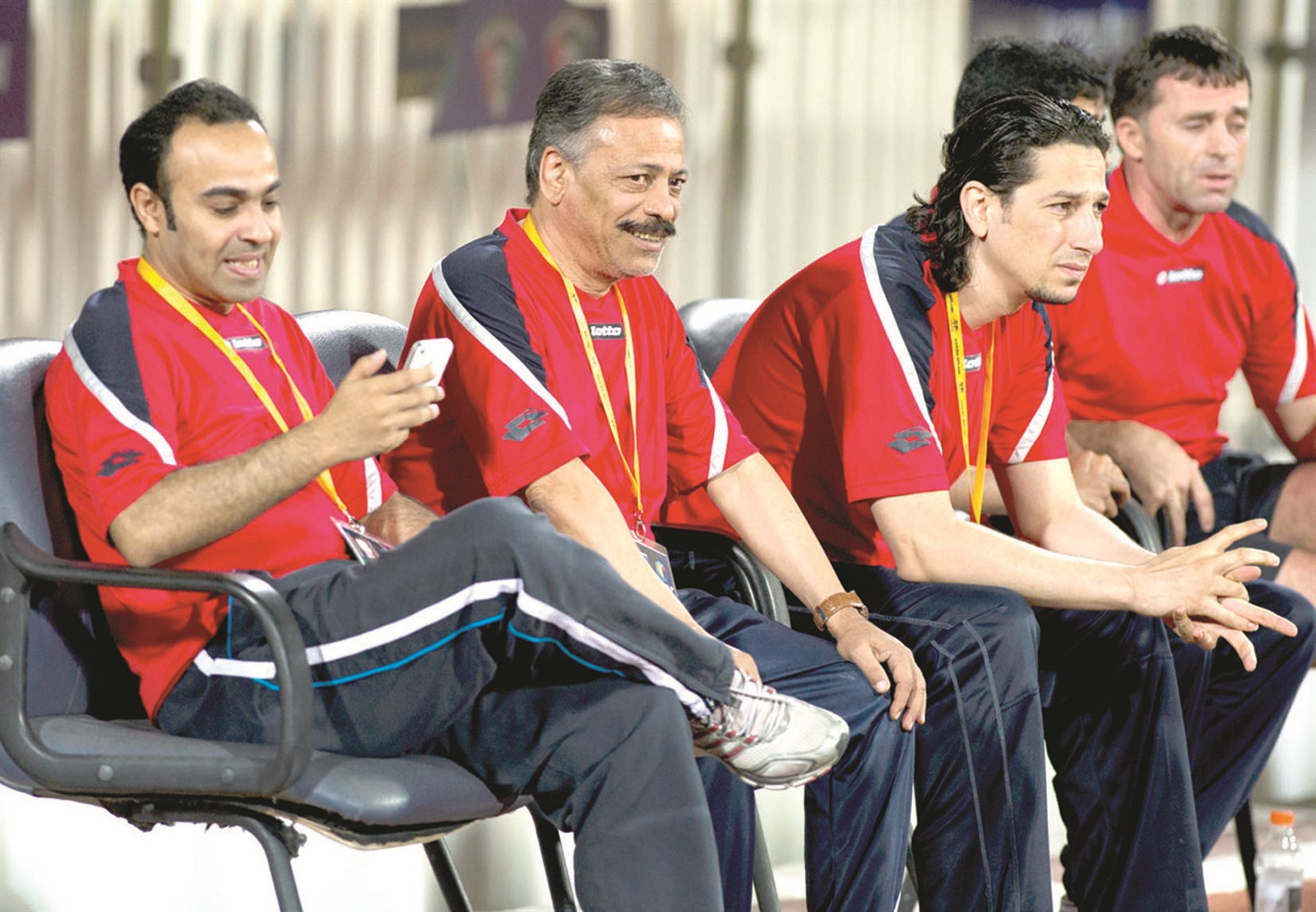 u0639u0648u062fu0629 u0623u0628u0648 u0632u0645u0639... u0639u0644u0649 u0631u0627u062fu0627u0631 u00abu0627u0644u0639u0645u064au062fu00bb           (u0627u0644u0623u0632u0631u0642 u062fu0648u062a u0643u0648u0645)