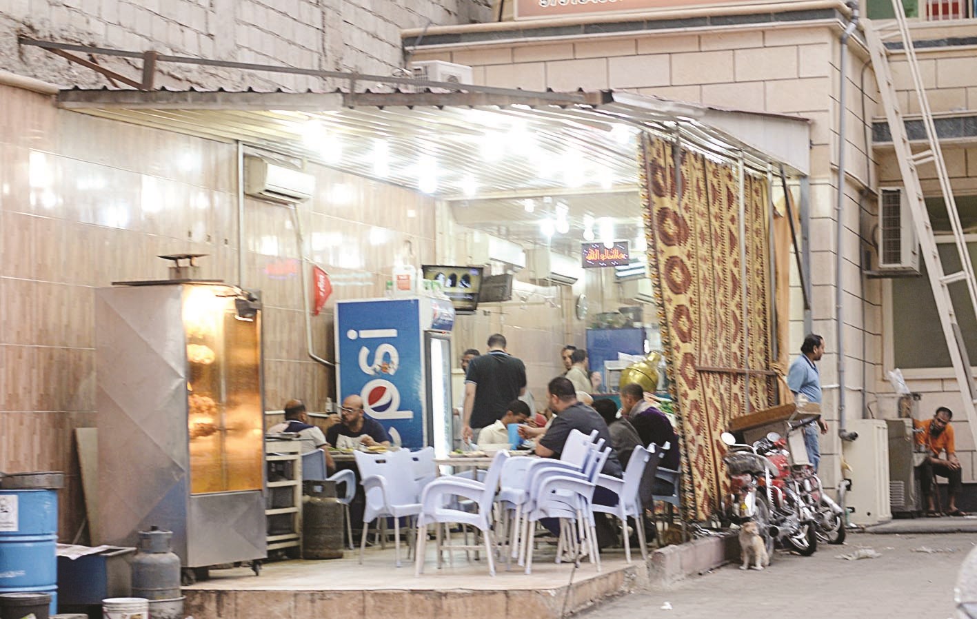 ستارة في مطعم للمحافظة على خصوصية الزبائن