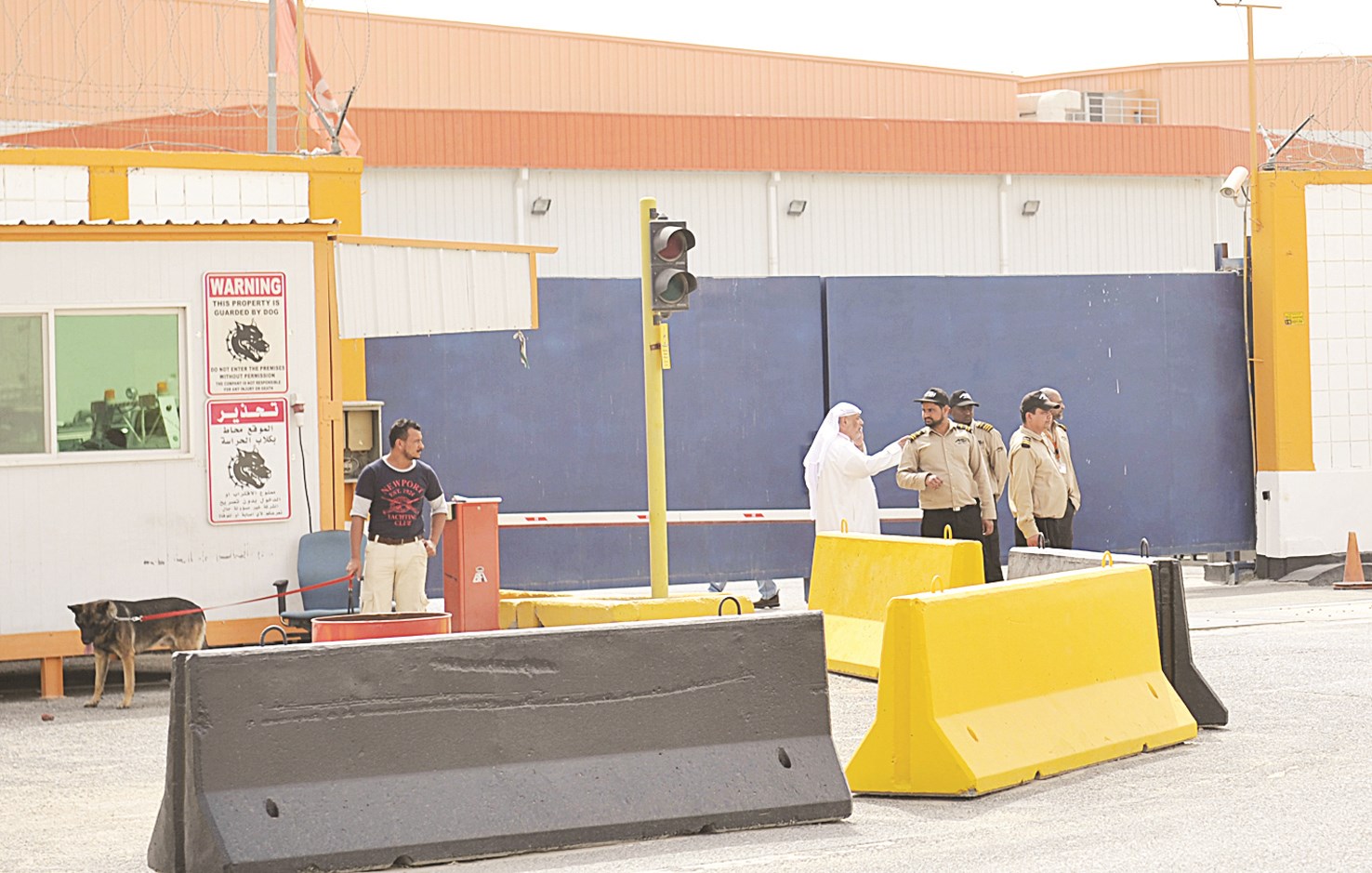 u0645u0645u0646u0648u0639 u0627u0644u0627u0642u062au0631u0627u0628       (u062au0635u0648u064au0631 u0633u0639u062f u0647u0646u062fu0627u0648u064a)