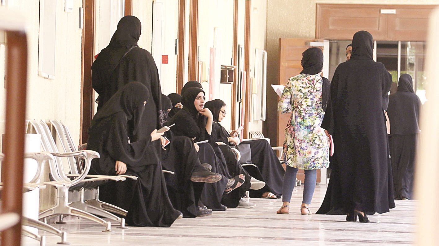 ممرات الكليات بدت خجولة في حضور روادها