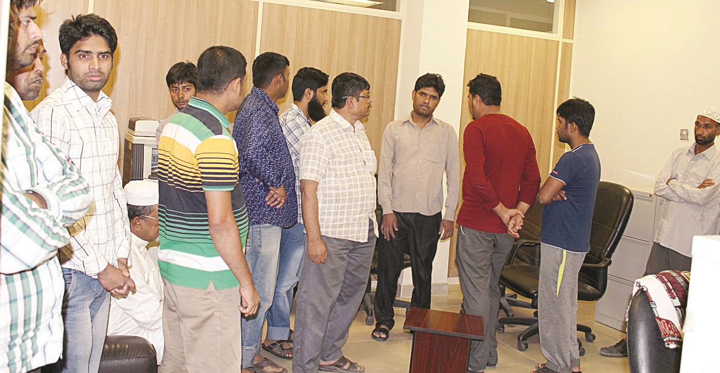 u0627u0644u0645u0636u0628u0648u0637u0648u0646 u0641u064a u0639u0647u062fu0629 u0645u0628u0627u062du062b u0627u0644u0647u062cu0631u0629     (u062au0635u0648u064au0631 u0643u0631u0645 u0630u064au0627u0628)