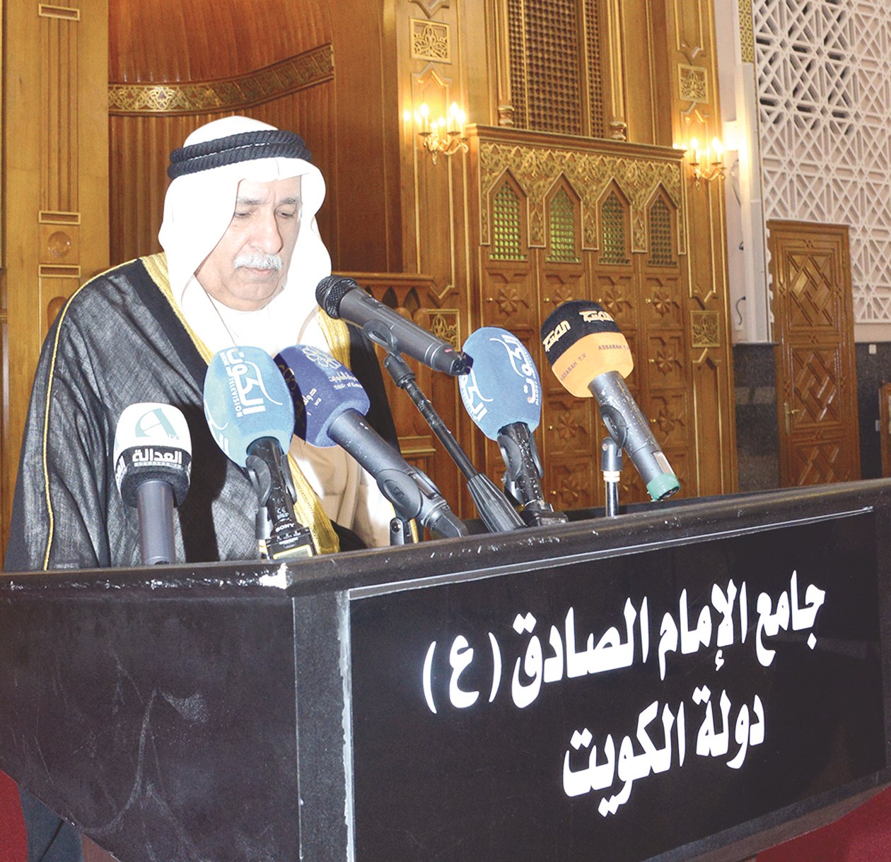 صالح الصفار متحدثاً خلال حفل التأبين