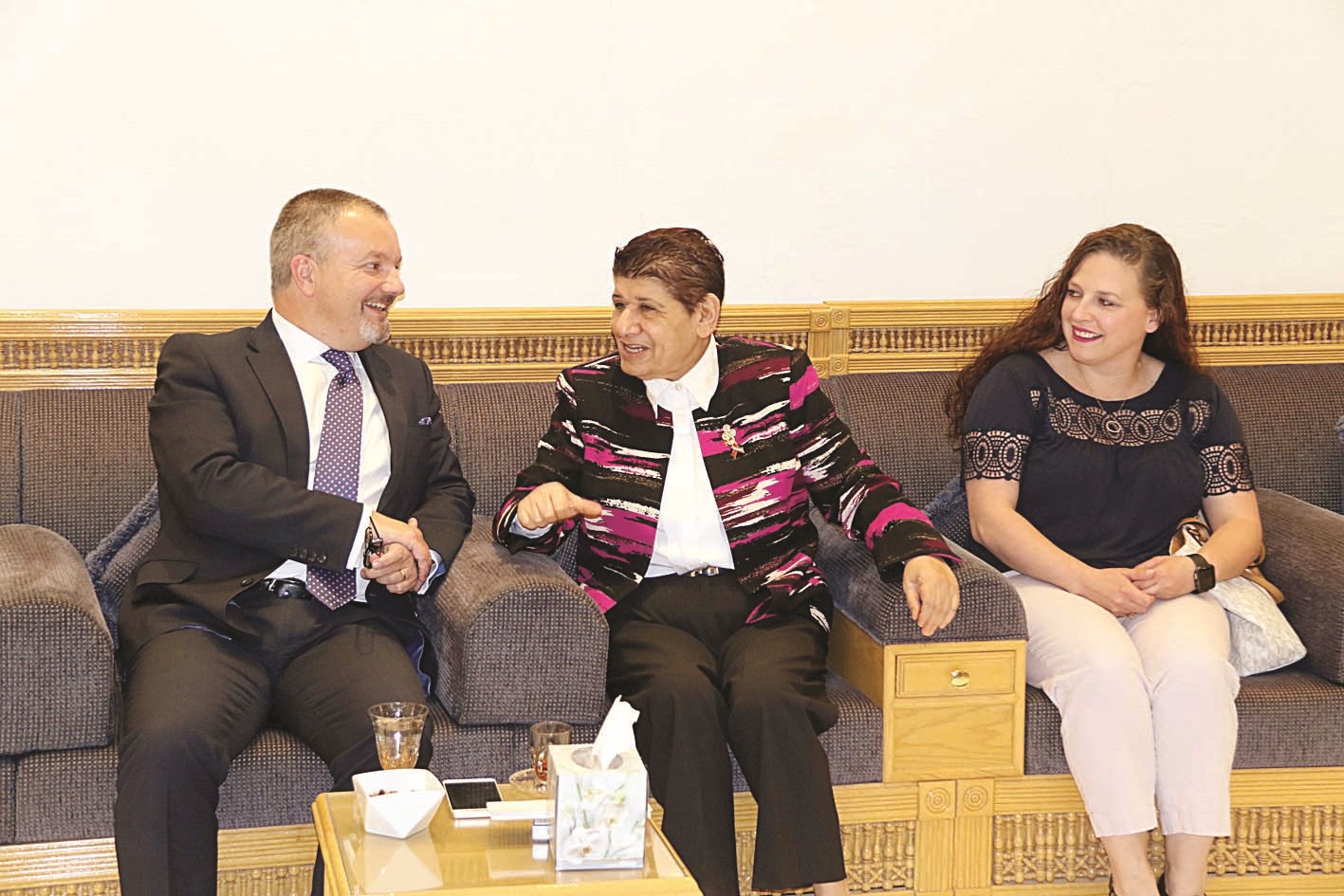 السفير البريطاني ماثيو لودج يقدم التهاني