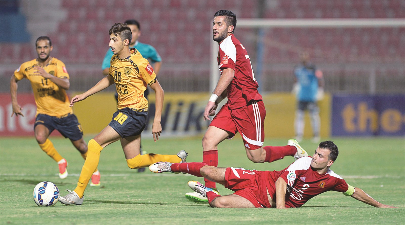 u0623u062du0645u062f u0627u0644u0632u0646u0643u064a u0644u0627u0639u0628 u0641u0631u064au0642 u0627u0644u0642u0627u062fu0633u064au0629        (u0627u0644u0623u0632u0631u0642 u062fu0648u062a u0643u0648u0645)